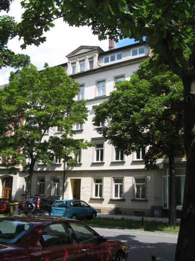 Schöne 2-Raum-Dachgeschosswohnung mit TOP-Einbauküche stadtzentrumsnah