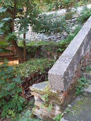 Aufgang zum oberen Grundstück