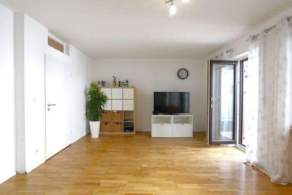 ...das knapp 23m² Wohnzimmer...