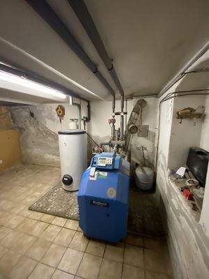 45070771-Heizraum mit Ölheizung und Wasserspeicher