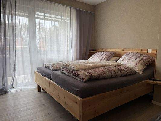 Zimmer mit Zugang auf den großen Balkon