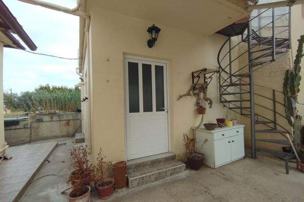 Kreta, Vamvakopoulo: Charmantes Haus in ruhiger Lage nahe der Stadt zu verkaufen