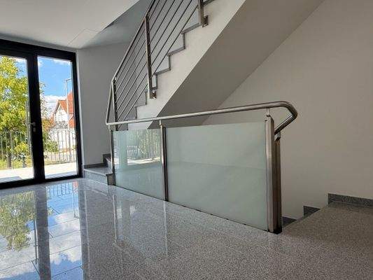 Treppenhaus fertiggestelltes Haus B