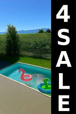 Pool im Grünen Ki. generiert