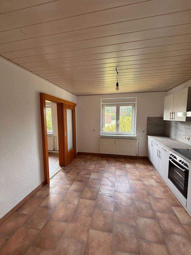 Renovierte 2-Raum-Wohnung mit Einbauküche in Lunzenau OT Berthelsdorf! - Foto 4
