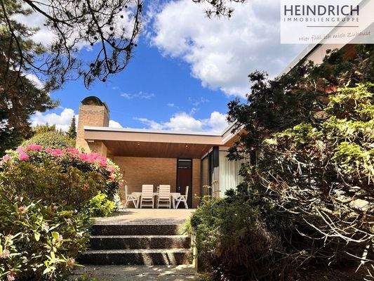 Außenansicht im Sommer 