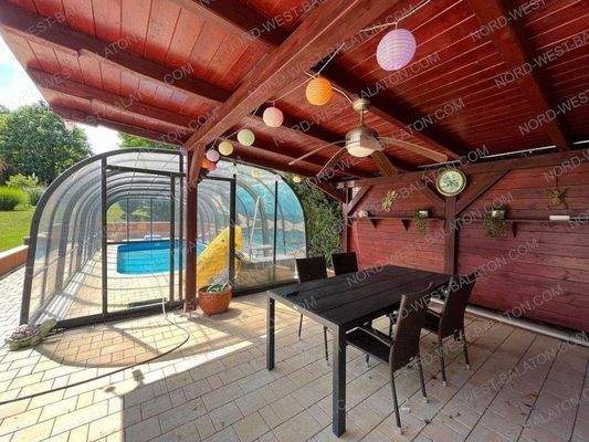 Überdachte Terrasse