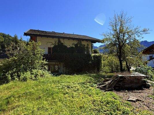 Grundstück nördlich des Hauses