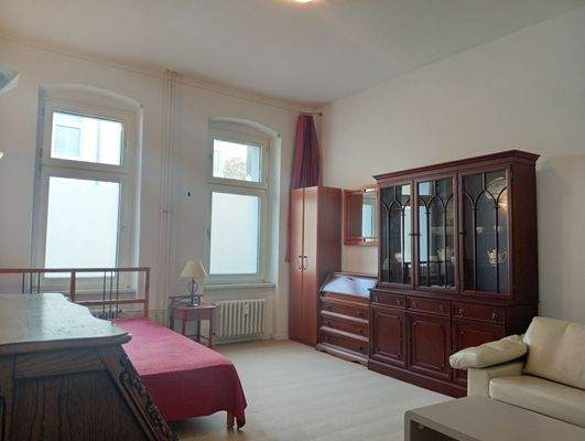 Wohn-Schlafzimmer, Blick von der Wohnzimmertür.jpg