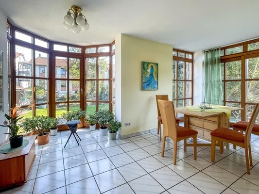 Wohnzimmer mit Erker