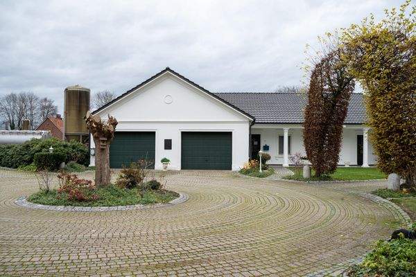 Garagenansicht und 2. Haus