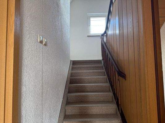 2.OG Treppenhaus zum Dachgeschoss