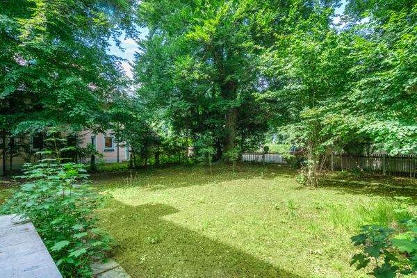 Eingewachsenes Grundstück