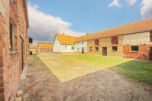 Hausansicht / Hofbereich