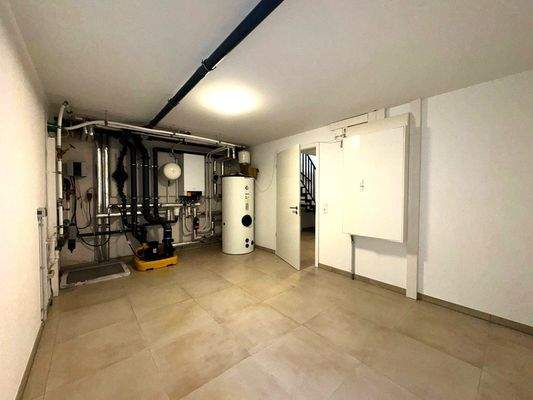 Basement: Heating and laundry room