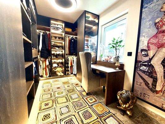 Begehbarer Kleiderschrank