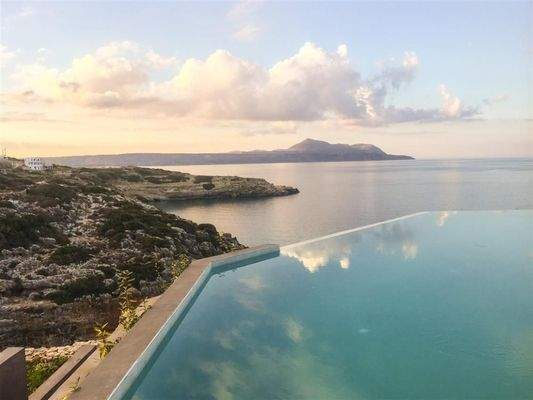 Kreta, Kokkino Chorio: Traumvilla mit makelloser Aussicht mit einer privaten Bucht zu verkaufen