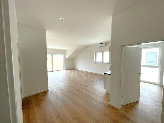 Zimmer mit Balkonzugang