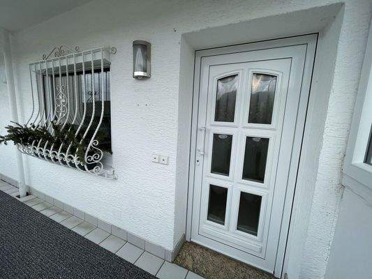 Wohnungstür & Laubengang