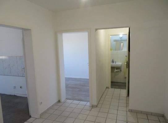 8-Diele+Blick Wc+Kind.JPG