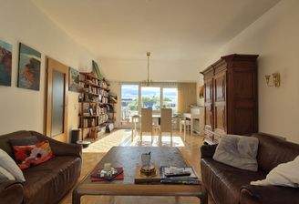 Wohnbereich mit Zugang zum Balkon