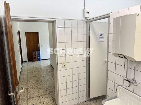 sanitäre Anlage im Treppenhaus