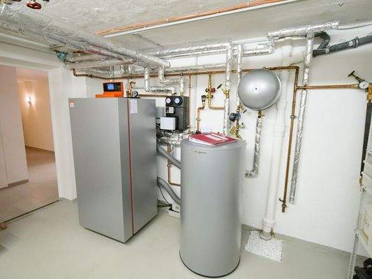 neuwertige Heizungsanlage