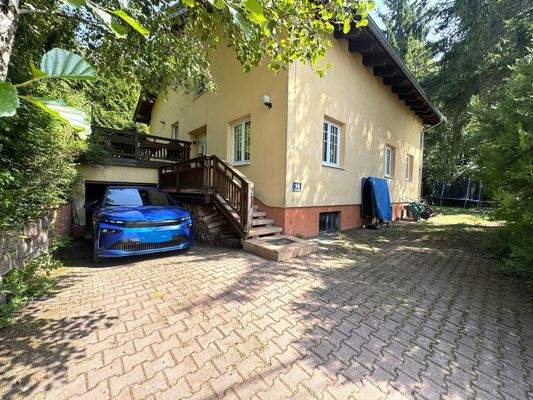 Hausansicht von Straßenseite