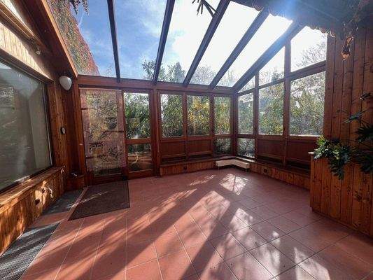 Wintergarten mit Zugang in den Garten (EG)
