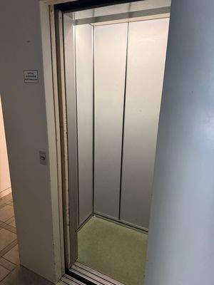 Aufzug offen.JPG