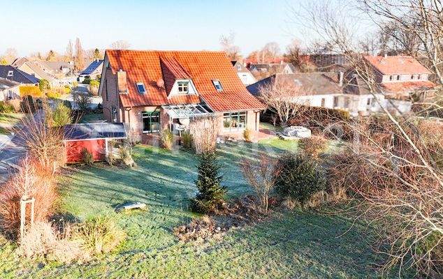 Eingewachsenes, großzügiges Grundstück