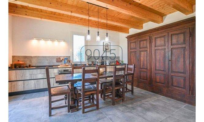 Zeitgemäße Landvilla in nachhaltiger Holzbauweise mit Panoramablick bei Potenza Picena