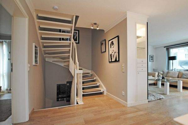 Der Flur mit Treppenaufgang