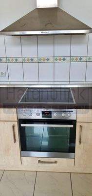 Herd mit Dunstabzugshaube