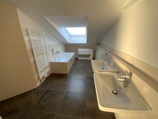 Schickes Bad unterm Dach