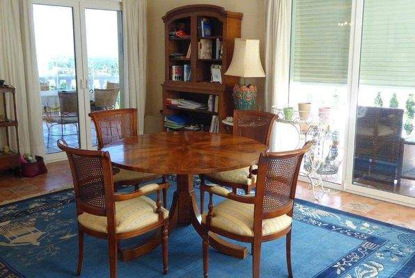 PE dining comedor.jpg