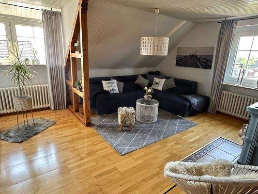 Helles Wohnzimmer (DG)