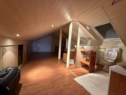 Dachgeschossen/WC Stehhöhe 1,7