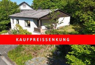 Straßenansicht mit Giebelseite