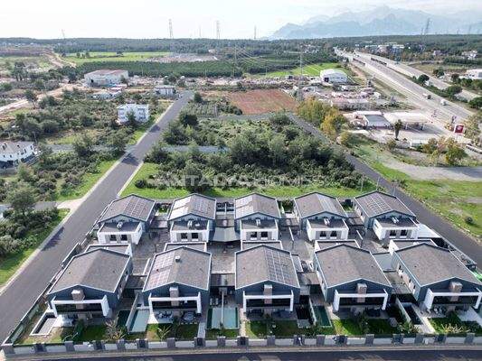 4-Bedroom Property with Pool and Garden in Döşemealtı Antalya