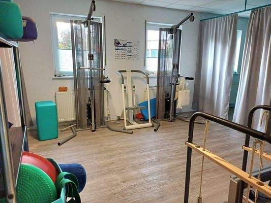 Behandlungsraum mit 2 Liegen