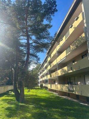 Wohnanlage im Sonnenschein