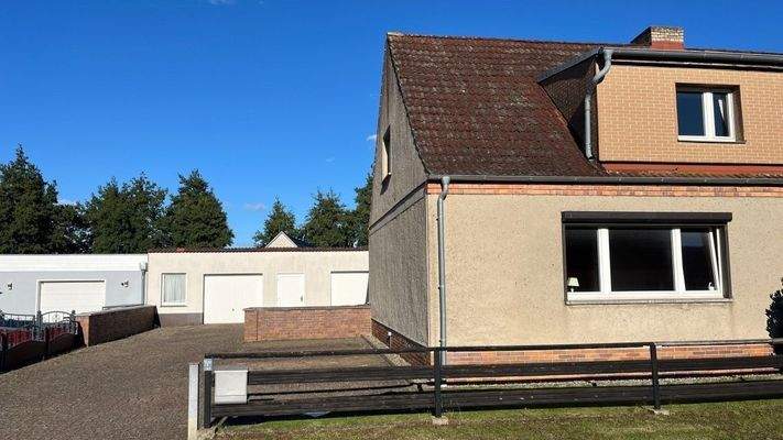 straßenseitige Ansicht