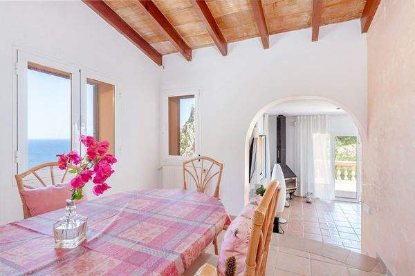 Essbereich  zwischen Küche und Wohnbereich gelegen