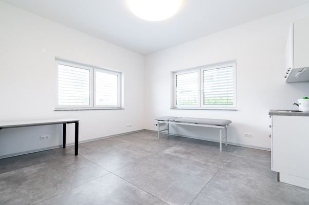 Löwen-Immobilien-Gewerbeobjekt-Büroräume-Gemeinsch