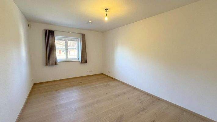 Arbeits/Schlafzimmer OG