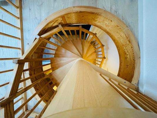 Treppe in den oberen Bereich.jpeg