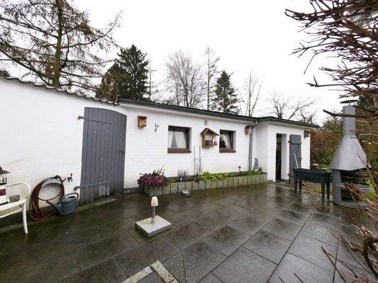 Abstellbereiche hinten an der Terrasse