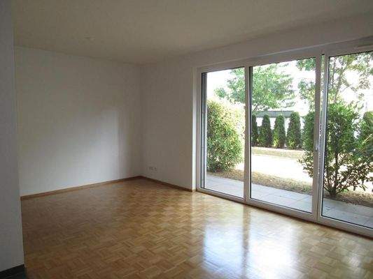 Wohnzimmerbereich mit Zugang zur Terrasse