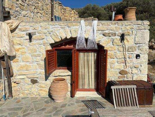 Ostkreta, Pappagiannades: Traditionelles Steinhaus mit großem Garten voller Olivenbäume zu verkaufen